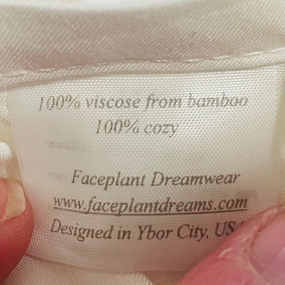 Faceplant Bamboo, Embroidered pillowcase, queen size - Picture 8 of 8